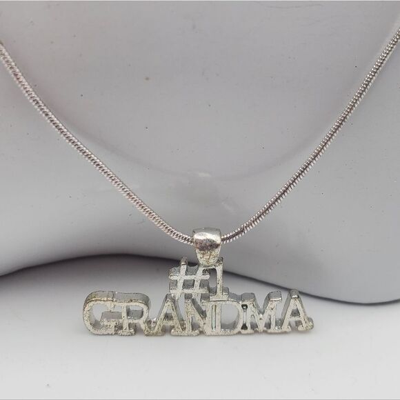 Silver tone #1 grandma number one necklace celebrate N0213 - Picture 2 of 3